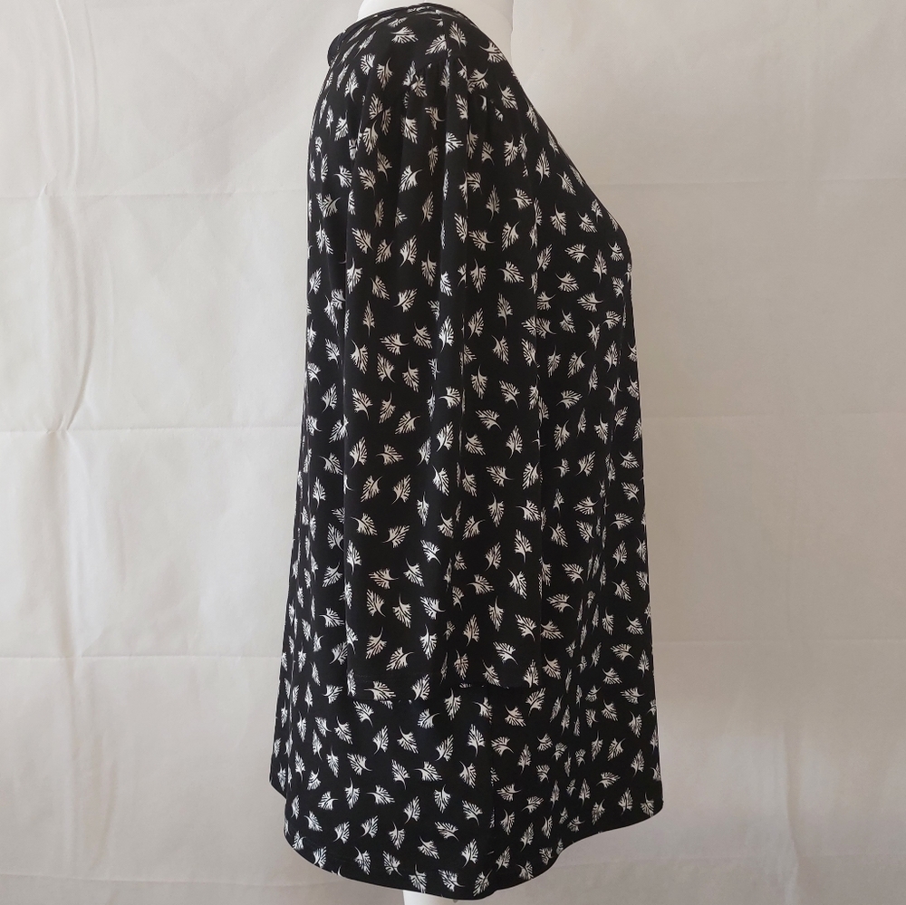 Kim&Co Leaf Print Black White 3/4 Sleeve Top Size XL Flowy Flattering - Picture 5 of 8